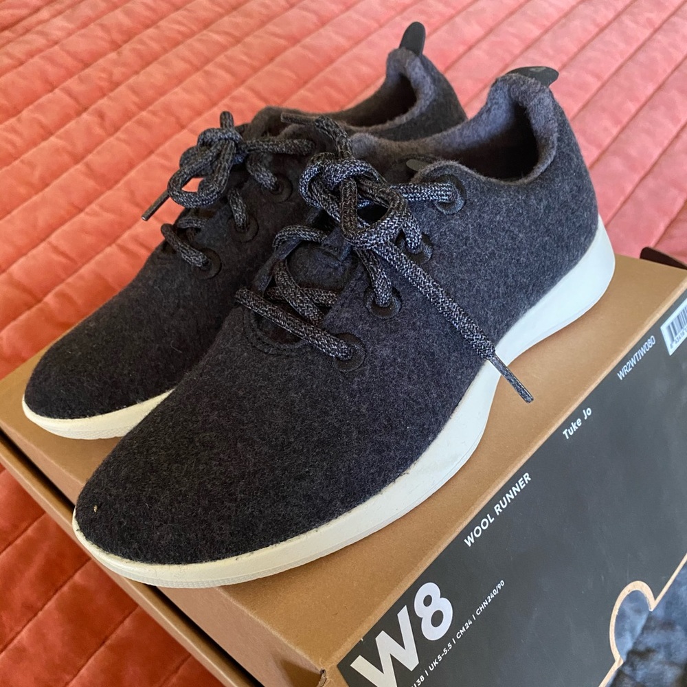 Allbirds wool runners NWT 8